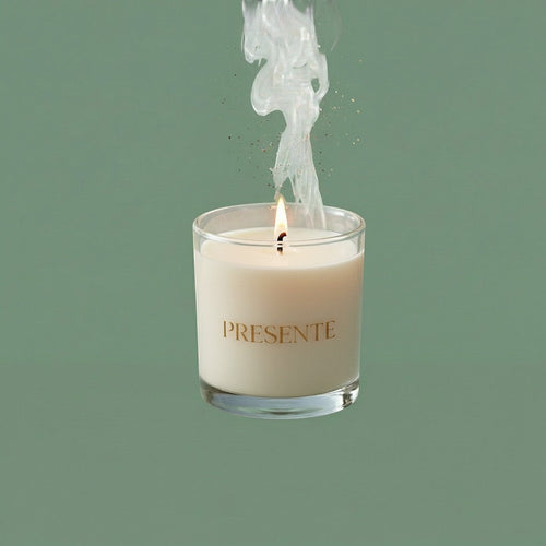 PRESENTE Taller Artesanal Cacao No. 8 scented candle in glass jar, dark brown wax, with gold lettering and smoke rising.