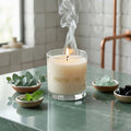 PRESENTE Taller Artesanal Eucalipto No. 12 scented candle in a clear glass jar with a light blue wax. Features eucalyptus and mint.