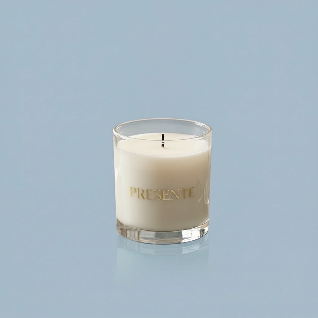 PRESENTE Taller Artesanal Eucalipto No. 12 scented candle in a clear glass jar with a pale green wax and gold lettering.
