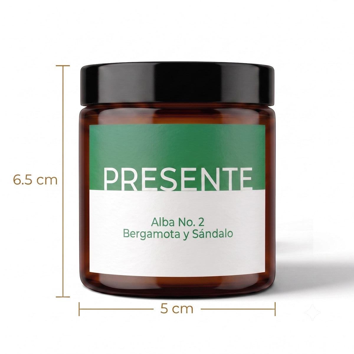 Vela aromática PRESENTE Taller Artesanal Alba No. 2 en frasco de vidrio ámbar con etiqueta blanca y verde