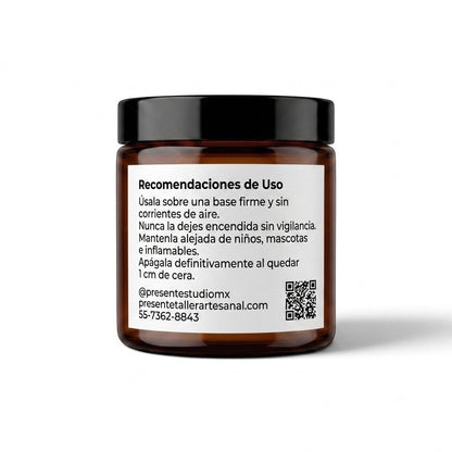 Etiqueta trasera de vela aromática PRESENTE Taller Artesanal Eucalipto No. 12 en frasco de vidrio ámbar con instrucciones